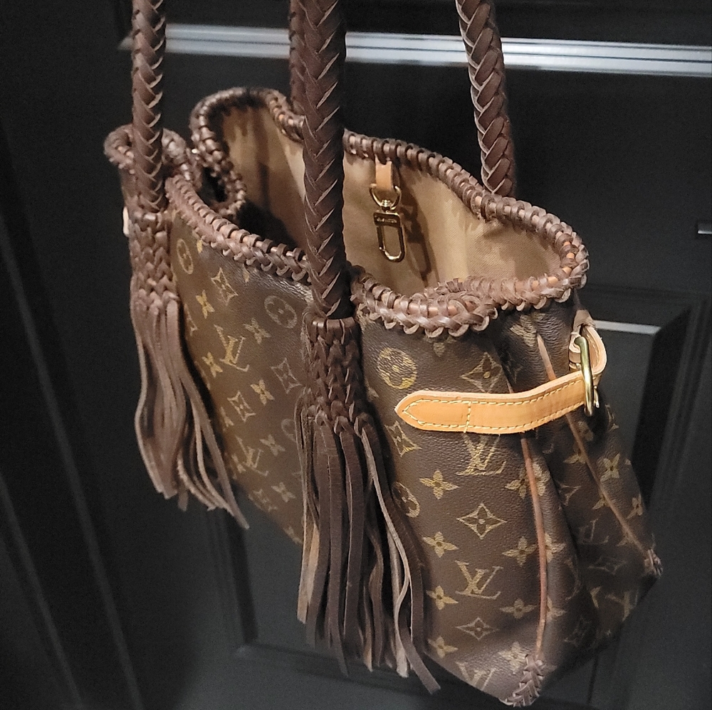 Beautiful Louis Vuitton like new